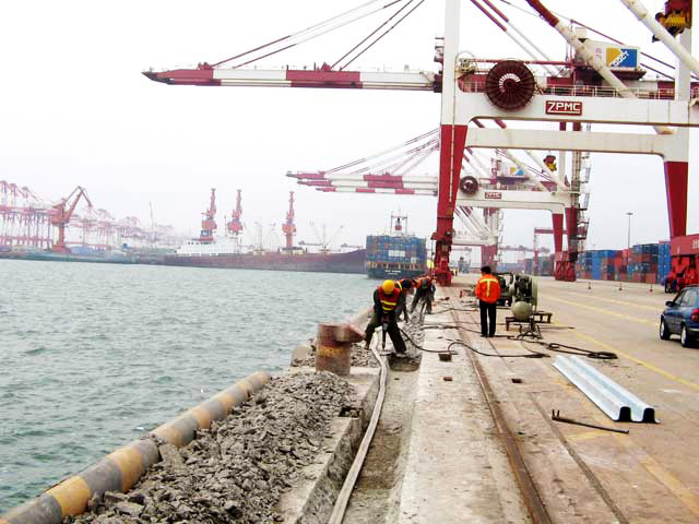 青島港QQCT拖纜槽現(xiàn)場(chǎng)安裝