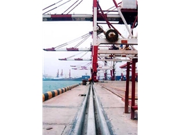 日照港集裝箱碼頭拖纜槽現場安裝